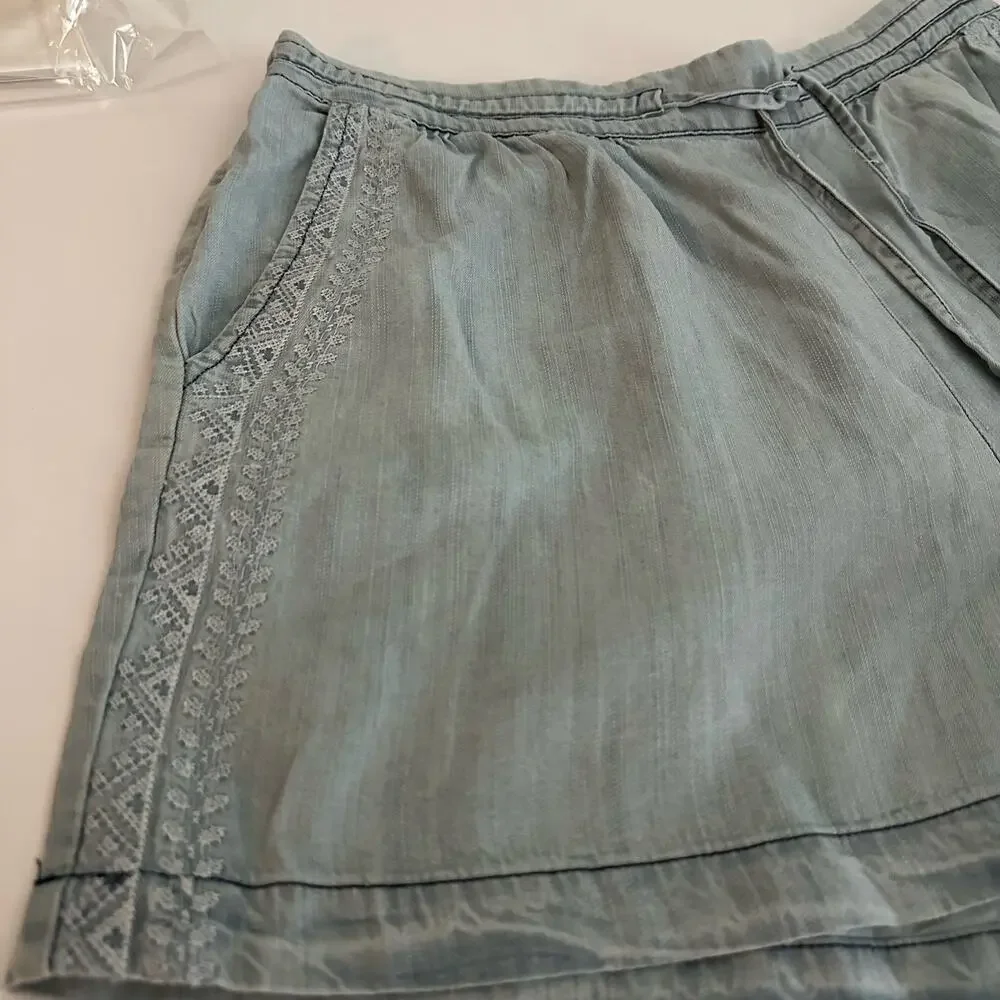 NEW Skies are Blue Streets with No Name Embroidered Tencel Shorts Size Medium